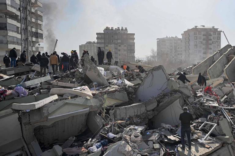 Esperança de sobreviventes na Turquia e na Síria se esvai; mortes ultrapassam 21 mil