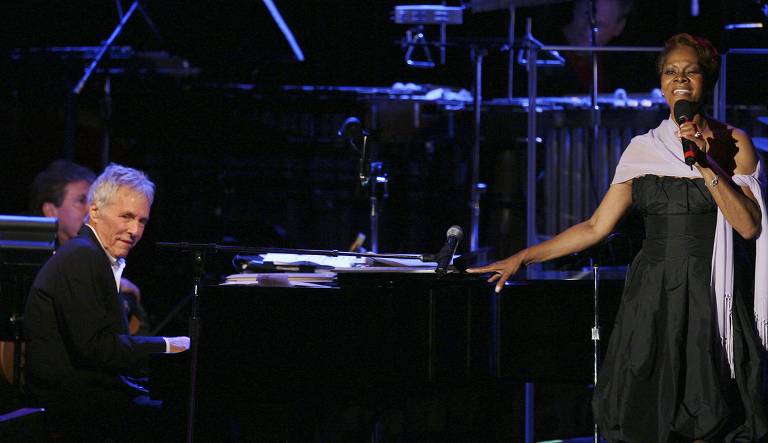 Burt Bacharach com Dionne Warwick no Ella Awards de 2006, em Los Angeles