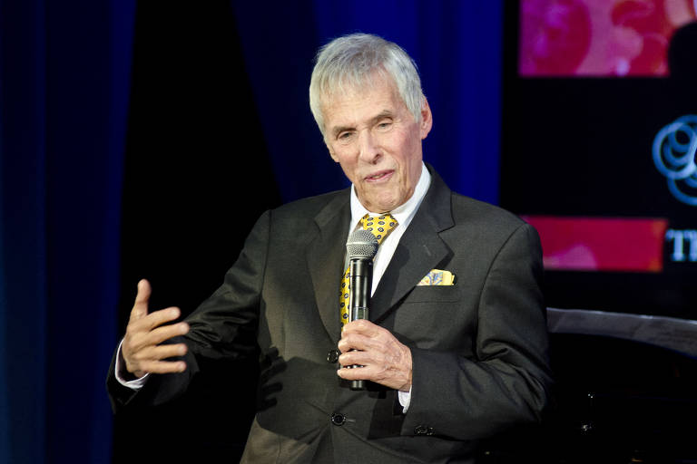 Burt Bacharach discursa na Biblioteca do Congresso Americano depois de receber o prêmio Gershwin, em 2012