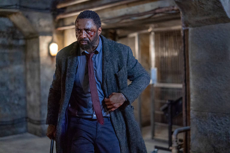 'Luther: O Cair da Noite' faz Idris Elba retomar papel de detetive e deve agradar fãs da série