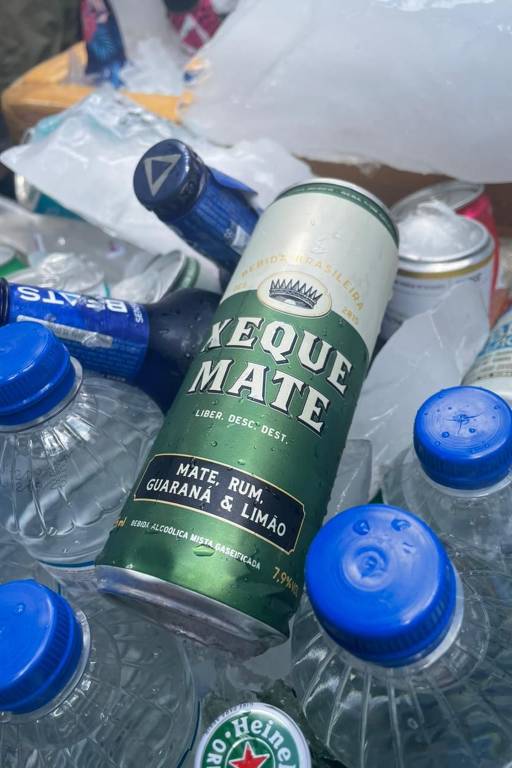Xeque mate: fábrica de bebida sensação do carnaval doará álcool em  comunidades de BH - Gerais - Estado de Minas