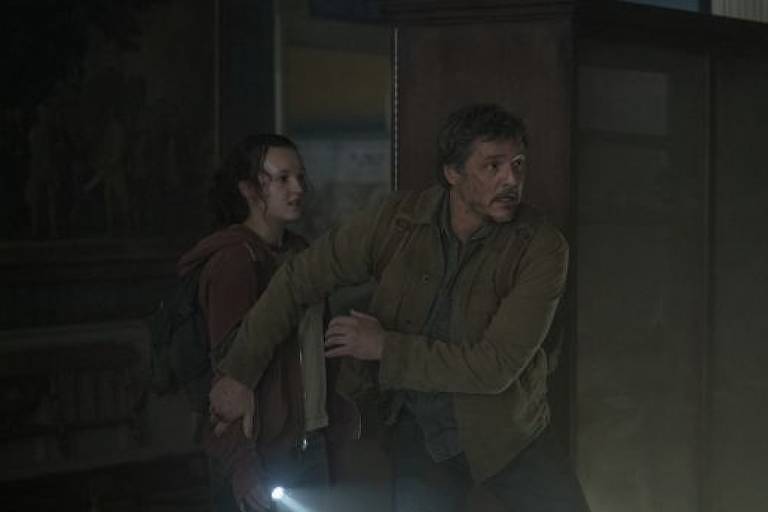 Ellie (à esquerda) e Joel (à direita) são os dois personagens principais da série The Last of Us