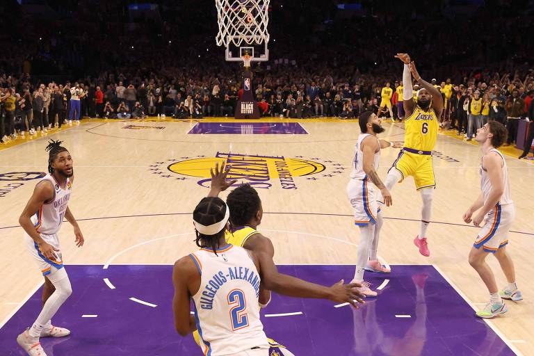 Lakers desafiam NBA moderna e transitam entre eras do basquete