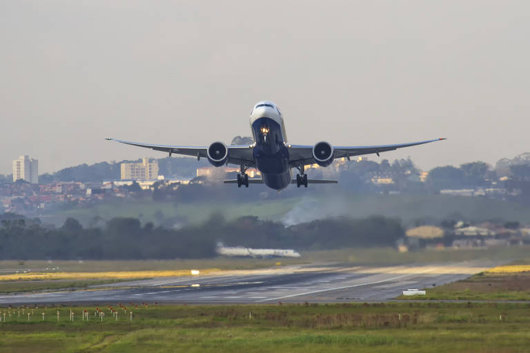 Se decidir embarcar, deixe o endereço do local para onde está viajando e um telefone de contato com amigos e familiares