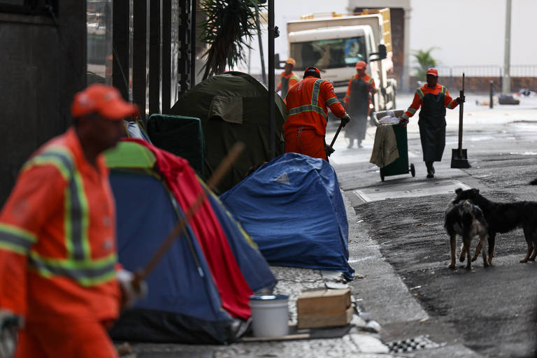 Prefeitura de SP intensifica remoção de barracas de sem-teto no centro 