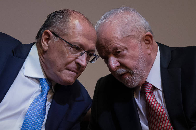 O vice-presidente e ministro da Indústria, Geraldo Alckmin, com o presidente Lula durante cerimônia no BNDES