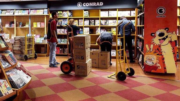 A NOITE DOS ASSASSINOS  Livraria Martins Fontes Paulista