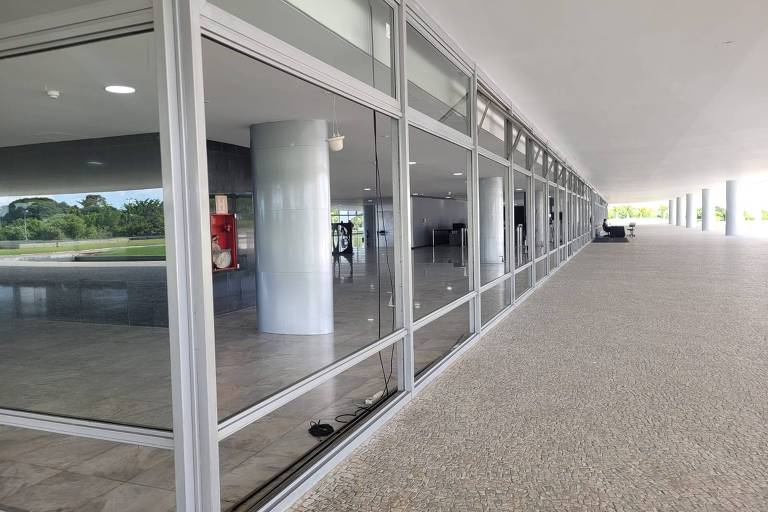 Primeiro andar do Palácio do Planalto segue sem os vidros vandalizados em 8 de janeiro