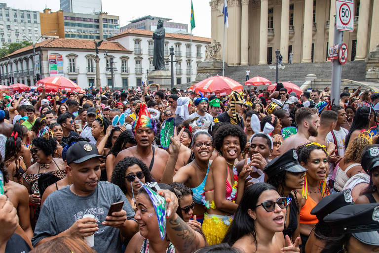 Megablobo Chora me Liga reúne foliões no Rio de Janeiro desde 7h