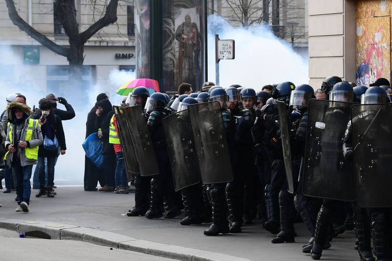 Protestos paralisam França contra reforma da Previdência