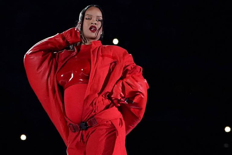 Entenda como Rihanna disfarçou gravidez para anúncio no Super Bowl