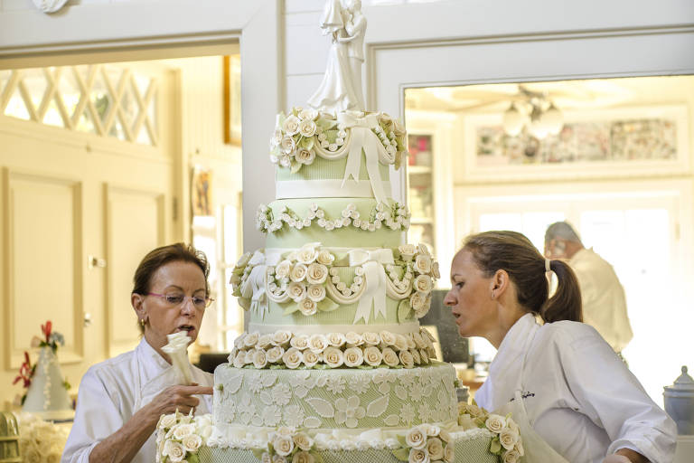 Réplica de bolo de casamento de 3 andares.