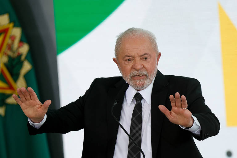 Lula anuncia salário mínimo de R$ 1.320 e isenção do Imposto de Renda de R$ 2.640