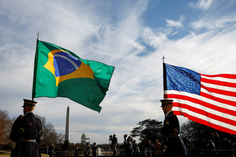 Bandeiras do Brasil e dos EUA em Washington