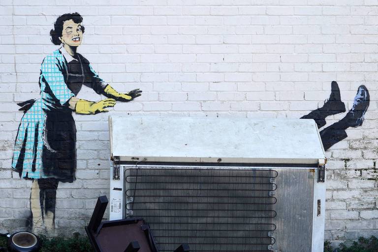 Banksy retrata violência doméstica em grafite no Dia de São Valentim; veja fotos