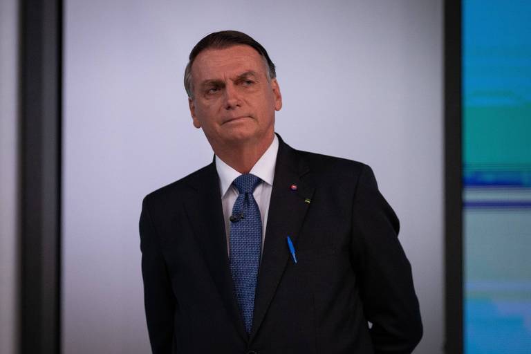 CGU decide retirar sigilo de cartão de vacinação de Bolsonaro
