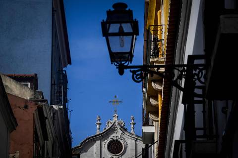 A church facade is pictured in Lisbon on February 13, 2023. - Catholic clergy in Portugal have abused nearly 5,000 children since 1950, an independent commission said on February 13, 2023, announcing its findings after hearing hundreds of victim accounts. (Photo by PATRICIA DE MELO MOREIRA / AFP)