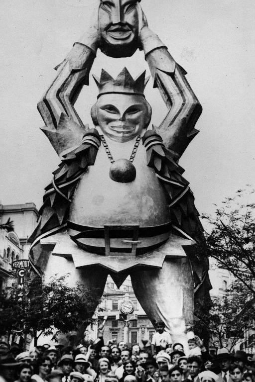 Escultura do Rei Momo