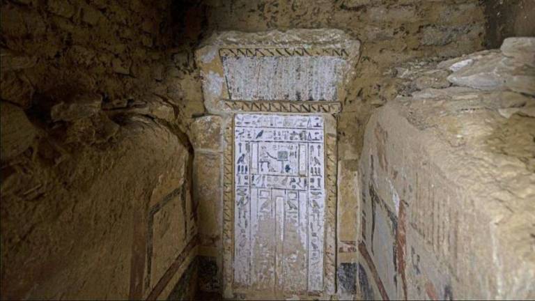 Uma das tumbas recém-descobertas no sítio arqueológico de Saqqara, ao sul do Cairo
