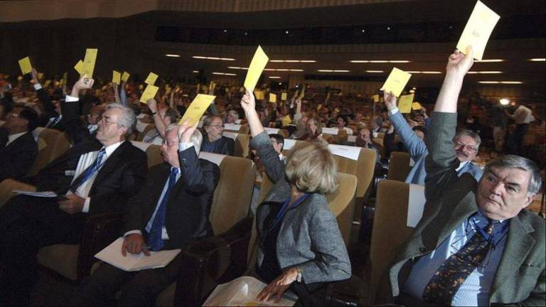 Membros da União Astronômica Internacional votaram pelo 'rebaixamento' de Plutão em 2006