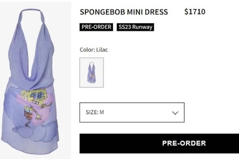 Em foto colorida, montagem do preço de um vestido em um site de grife