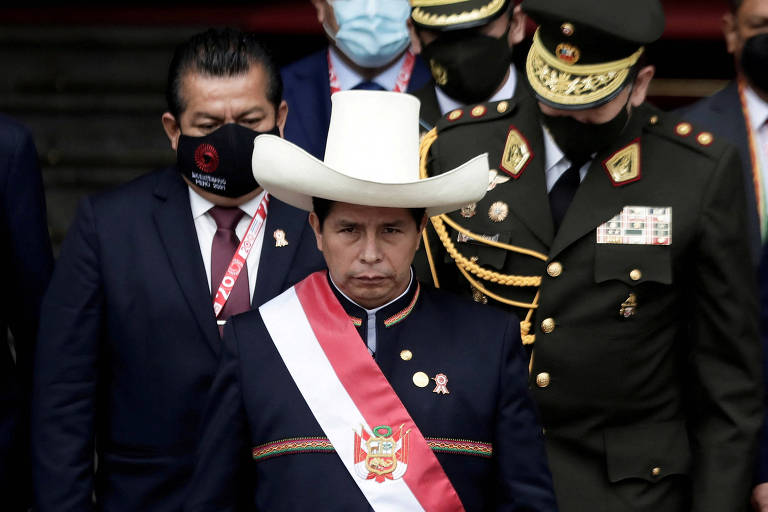 Congresso do Peru aprova acusação contra Castillo, que vê cerco jurídico se fechar