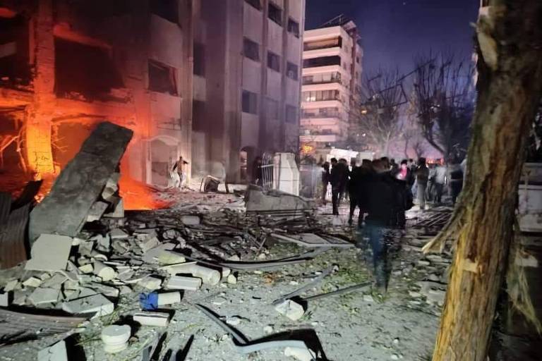 Ataque com mísseis de Israel no centro de Damasco atinge área residencial, diz Síria
