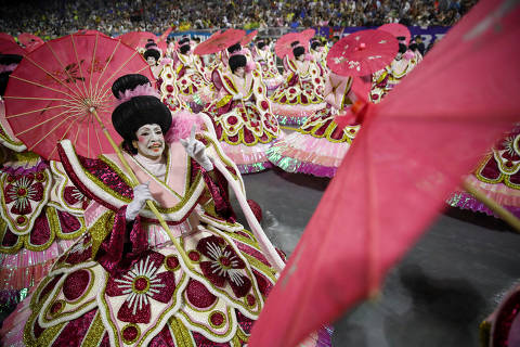 Vocalista da banda A Dama se emociona com estreia no Carnaval de