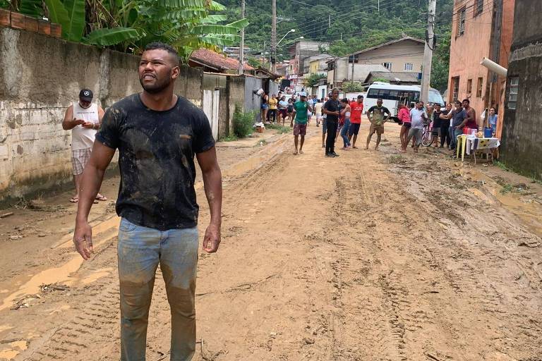 Glauber Soares, 36, que mora em Itatinga, bairro de São Sebastião (SP), e ajudou no resgate de atingidos pelas fortes chuvas