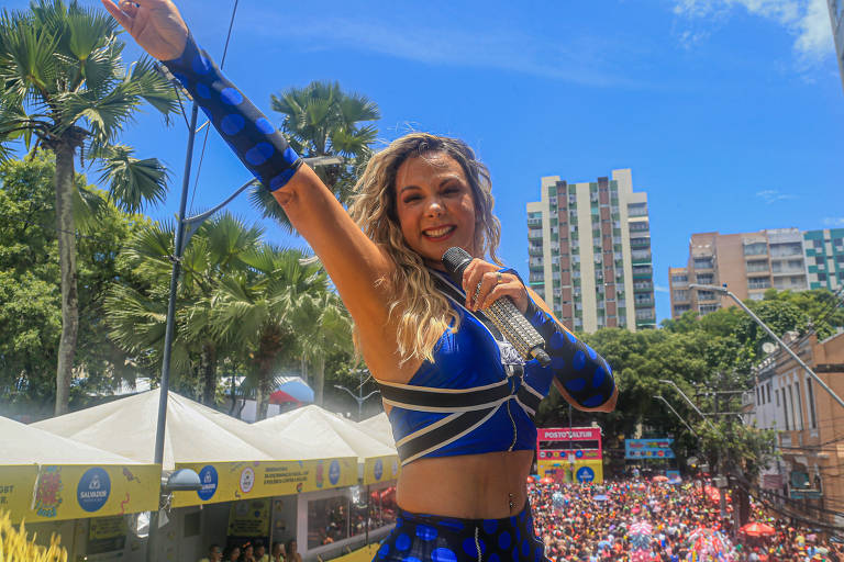 Carla Perez comanda trio no Carnaval de Salvador