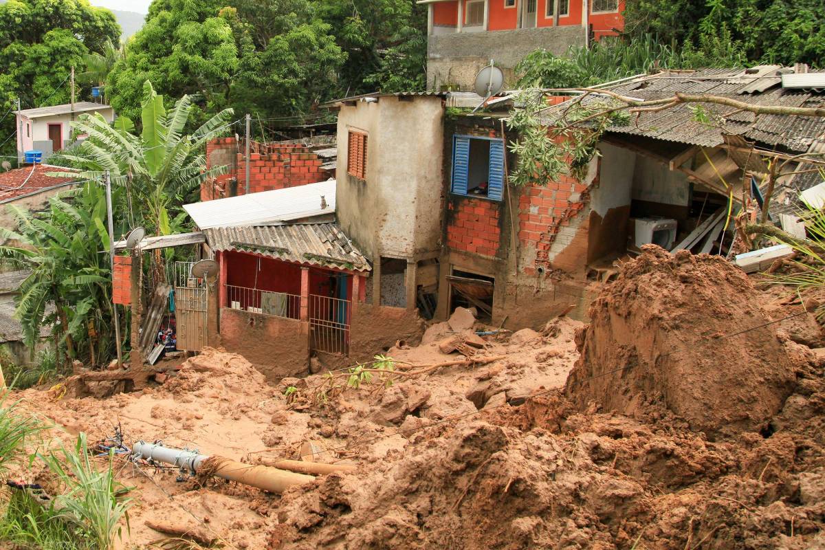 Chuva Deixa Litoral Norte De Sp Em Estado De Calamidade 19022023 Cotidiano Folha 