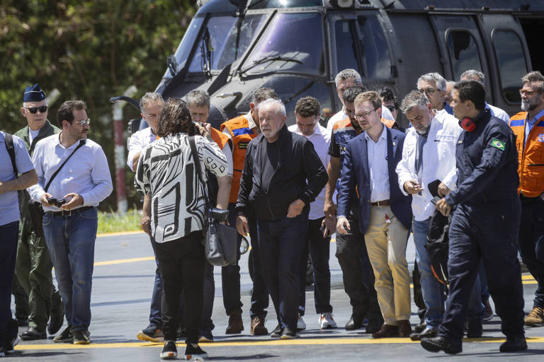 O presidente Luiz Inácio Lula da Silva chega a São Sebastião após a tragédia que matou ao menos 36 pessoas no litoral norte