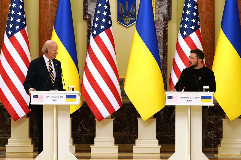 Joe Biden e Volodimir Zelenski durante conferência com jornalistas em Kiev; essa foi a primeira visita do mandatário dos EUA ao território ucraniano desde o começo da guerra