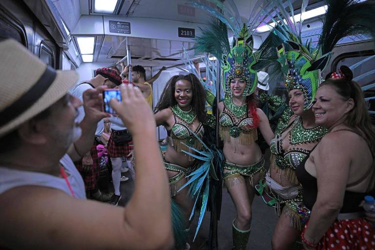 A folia pega metrô no Rio de Janeiro 