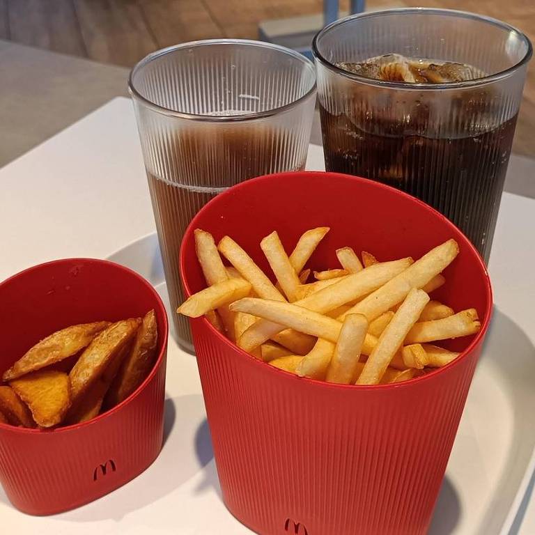 Refeição do McDonald's servidas em utensílios reutilizáveis, na França