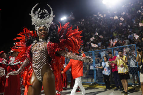 Vocalista da banda A Dama se emociona com estreia no Carnaval de