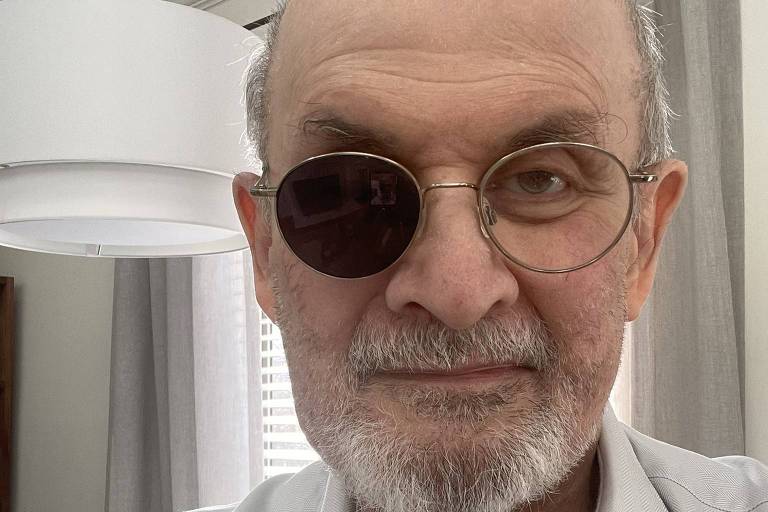 Homem que atacou Salman Rushdie é premiado com terras por fundação do Irã