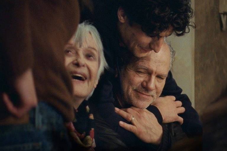 Francine Bergé, Louis Garrel e Aurelién Recoing em cena do filme 'Le grand chariot', de Philippe Garrel