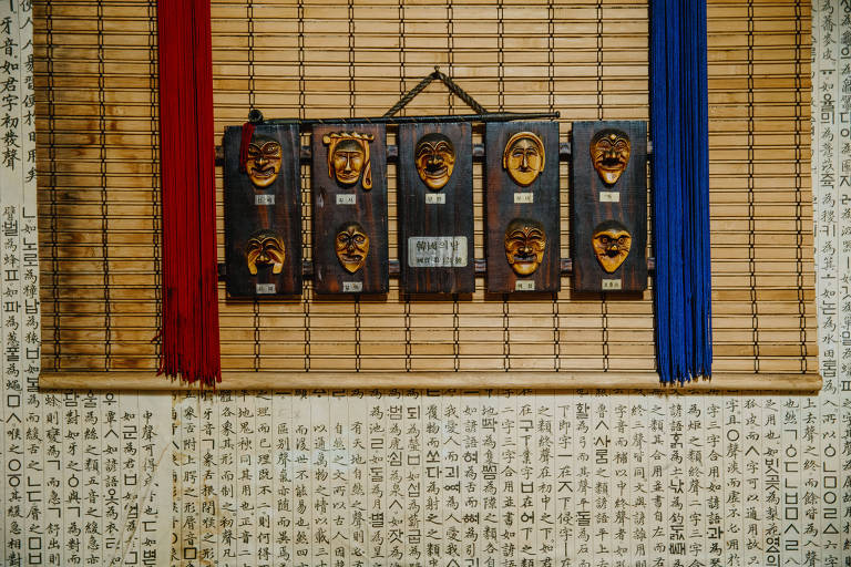Detalhe da decoração do restaurante coreano Hwang To Gil, no Bom Retiro