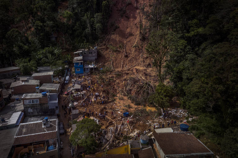 Chuvas provocaram série de deslizamentos de terra em São Sebastião, no litoral de SP