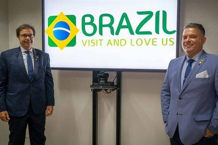 Apresentação do logotipo 'Brazil, visit and love us', desenvolvido pelo governo Bolsonaro