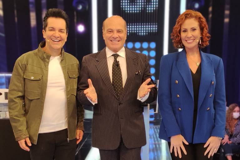 O apresentador Marcelo de Carvalho recebe a deputada federal Carla Zambelli e o cantor gospel Regis Danese em atração na RedeTV!