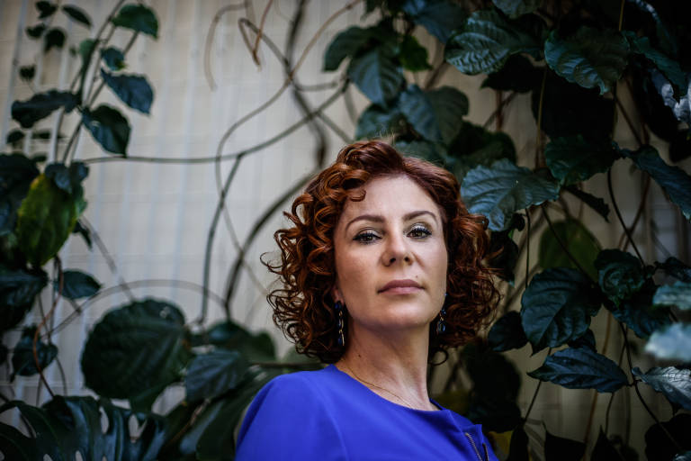 A deputada federal Carla Zambelli em um salão de beleza, em Brasília