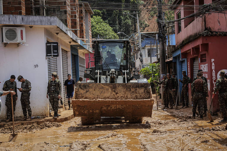 Temporal causa destruição no Exército e barracão da antiga Sanbra desaba