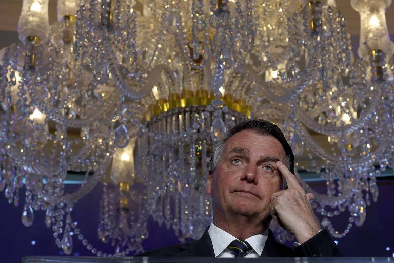 O ex-presidente Jair Bolsonaro (PL) fala em evento realizado em Miami, na Flórida, no hotel de seu aliado, o republicano Donald Trump