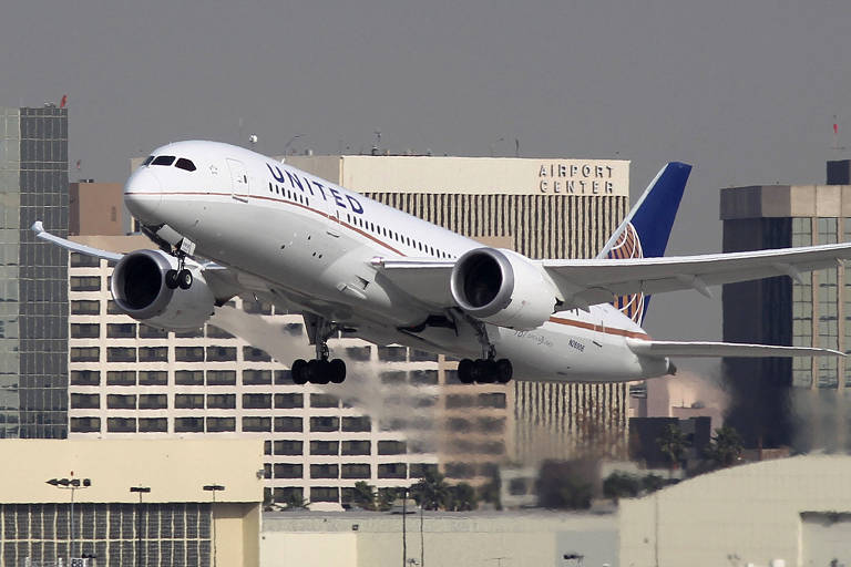 Boeing suspende entregas do 787 Dreamliner para investigar falha na fuselagem, diz FAA