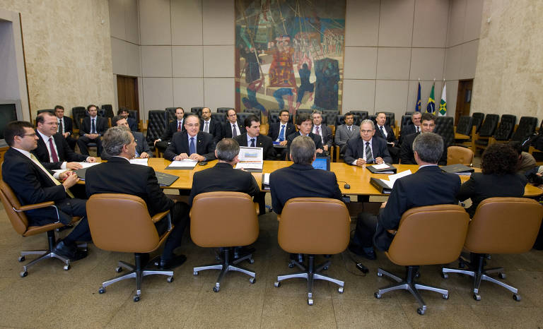 Em 2011, o então presidente do BC Alexandre Tombini preside reunião do comitê