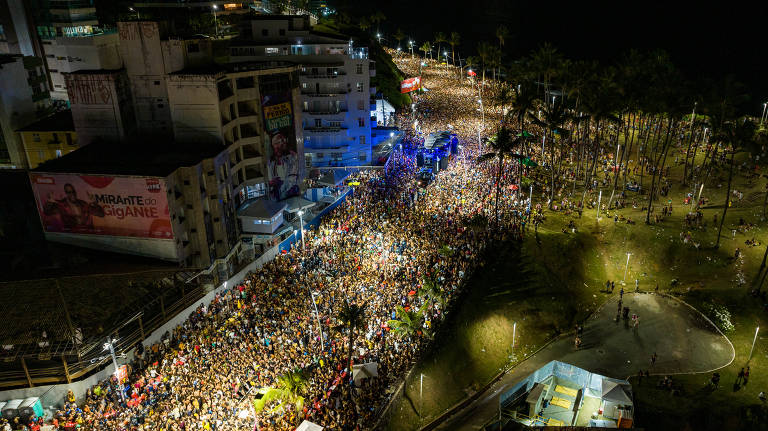 Conheça o Navio Pirata do Carnaval da banda BaianaSystem