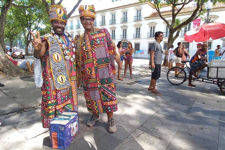 Monobloco fecha o Carnaval do Rio com hits e reciclagem de fantasia