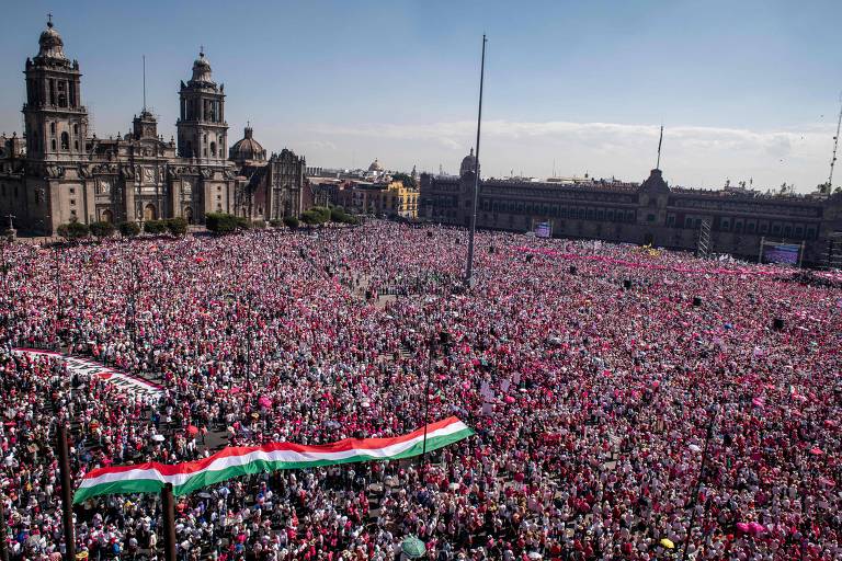 Multidão lota capital do México em protesto contra reforma eleitoral de AMLO